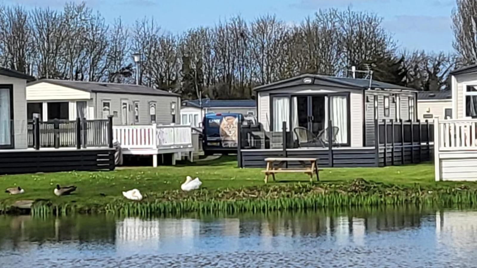 Reeds View Holiday Lodge South Cerney Dış mekan fotoğraf
